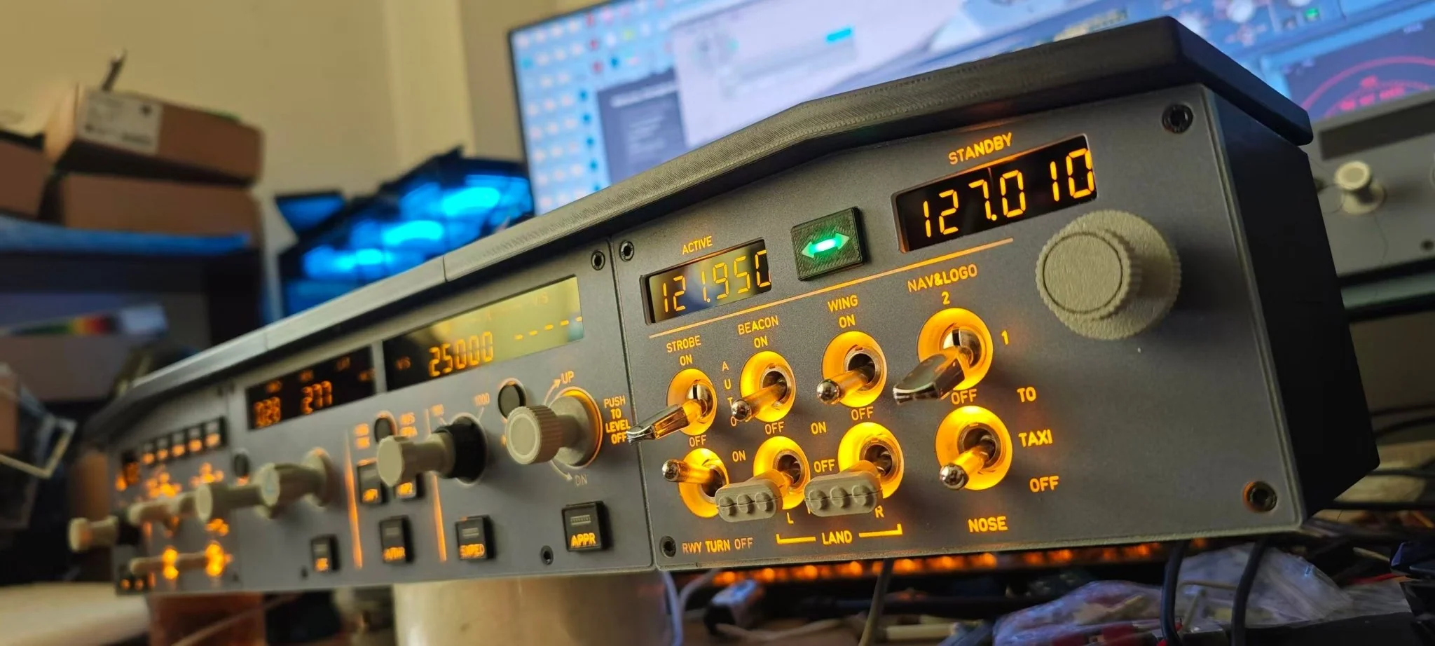 D108 一体式 A320 家用座舱面板 - 集成 FCU+左侧 EFIS+自定义灯光/频率模块 适用于 Windows MSFS2020、X-Plane 12（Fenix、FBW、Toliss）预售：15 天