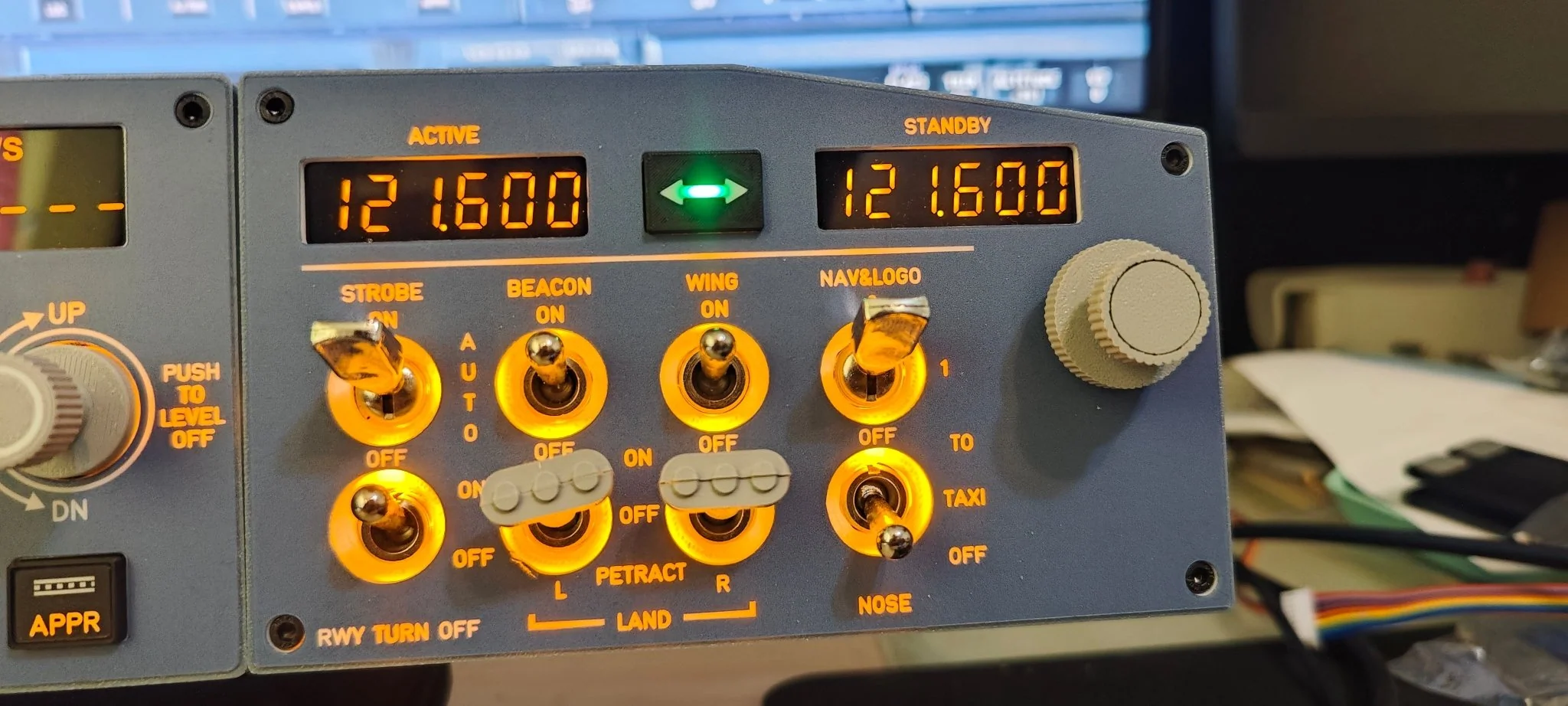 D108 一体式 A320 家用座舱面板 - 集成 FCU+左侧 EFIS+自定义灯光/频率模块 适用于 Windows MSFS2020、X-Plane 12（Fenix、FBW、Toliss）预售：15 天