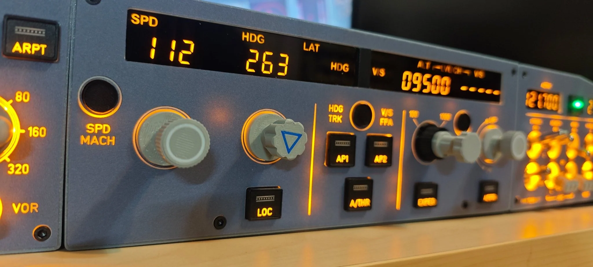 D108 一体式 A320 家用座舱面板 - 集成 FCU+左侧 EFIS+自定义灯光/频率模块 适用于 Windows MSFS2020、X-Plane 12（Fenix、FBW、Toliss）预售：15 天