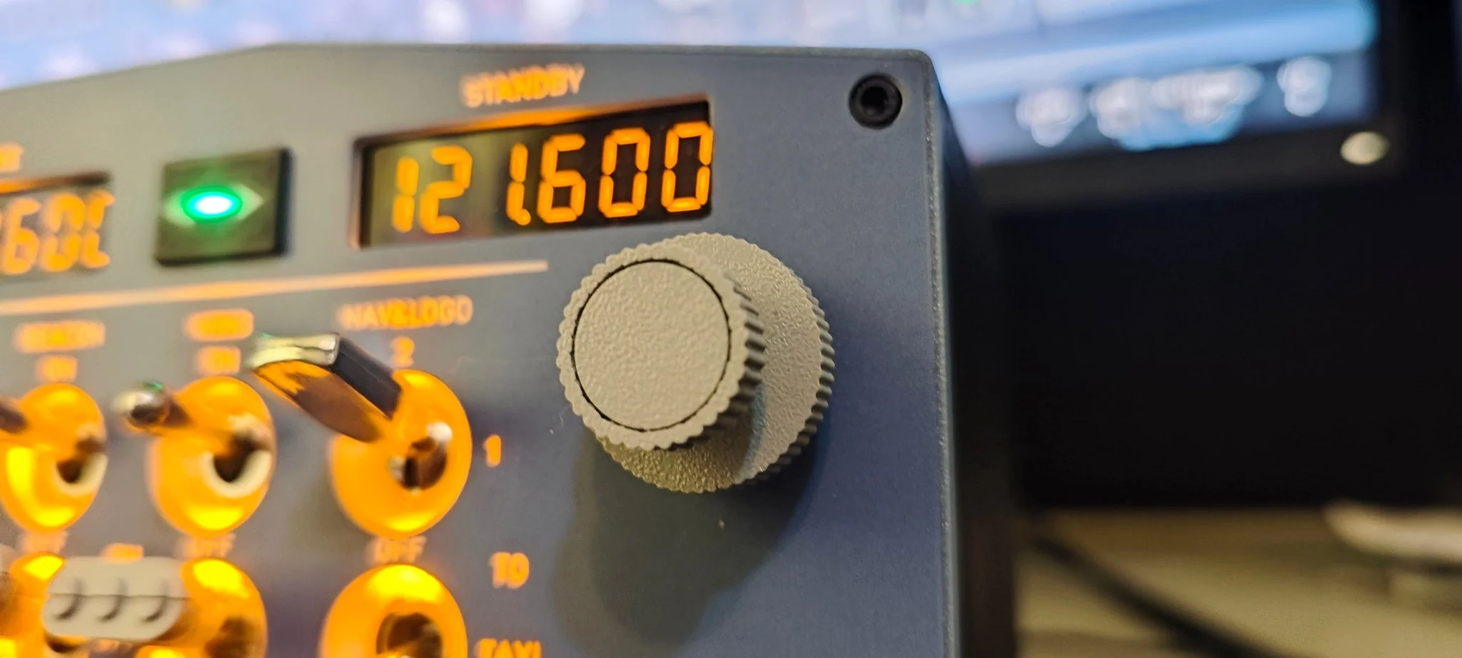 D108 一体式 A320 家用座舱面板 - 集成 FCU+左侧 EFIS+自定义灯光/频率模块 适用于 Windows MSFS2020、X-Plane 12（Fenix、FBW、Toliss）预售：15 天