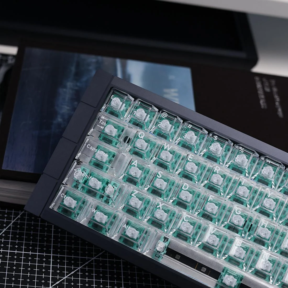 61-Key Layout Crystal Clear PC Keycaps